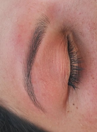 Clean eyebrow arch threading result